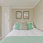Fabulous 3 Bed Flat Chelsea