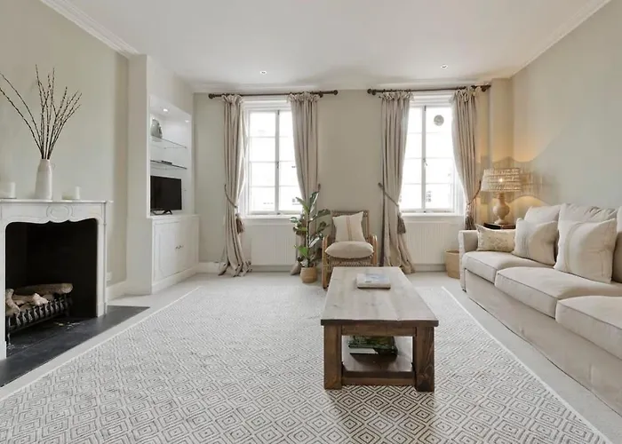 Fabulous 3 Bed Flat Chelsea