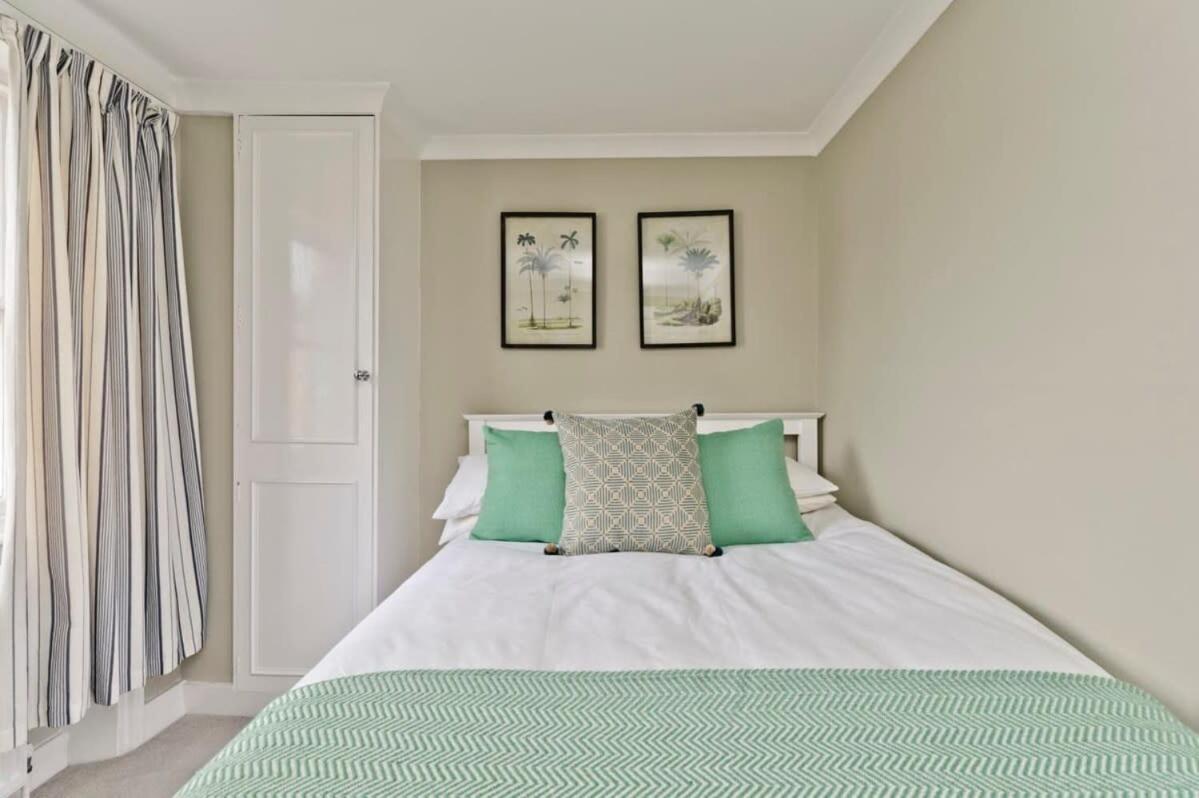 Fabulous 3 Bed Flat Chelsea * London